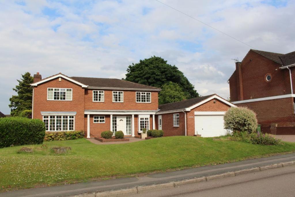 Unwind In Comfort At Cosy Caradus Your 4 Bedroom Home Sweet Home! Birmingham Exterior photo