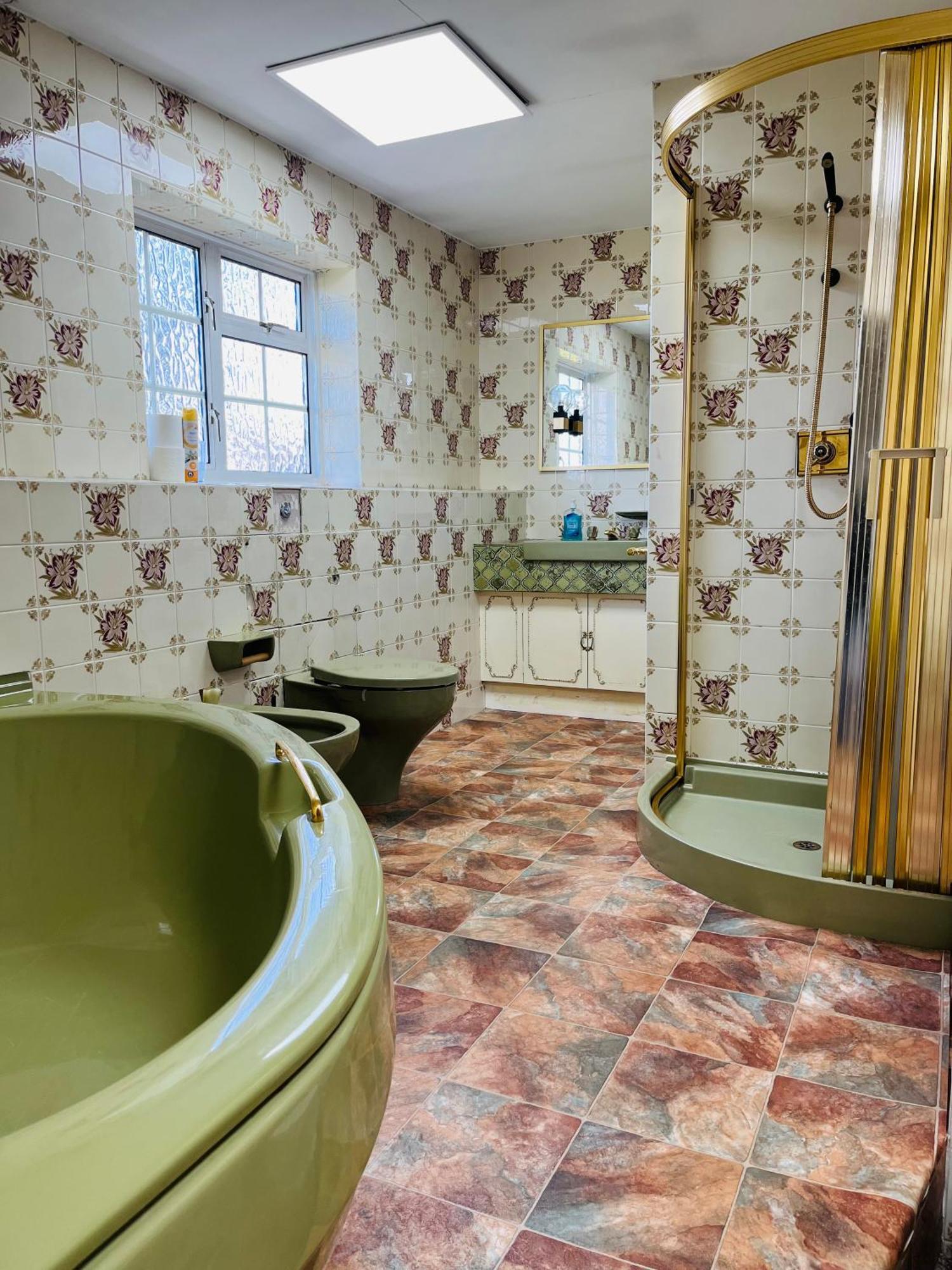 Unwind In Comfort At Cosy Caradus Your 4 Bedroom Home Sweet Home! Birmingham Exterior photo