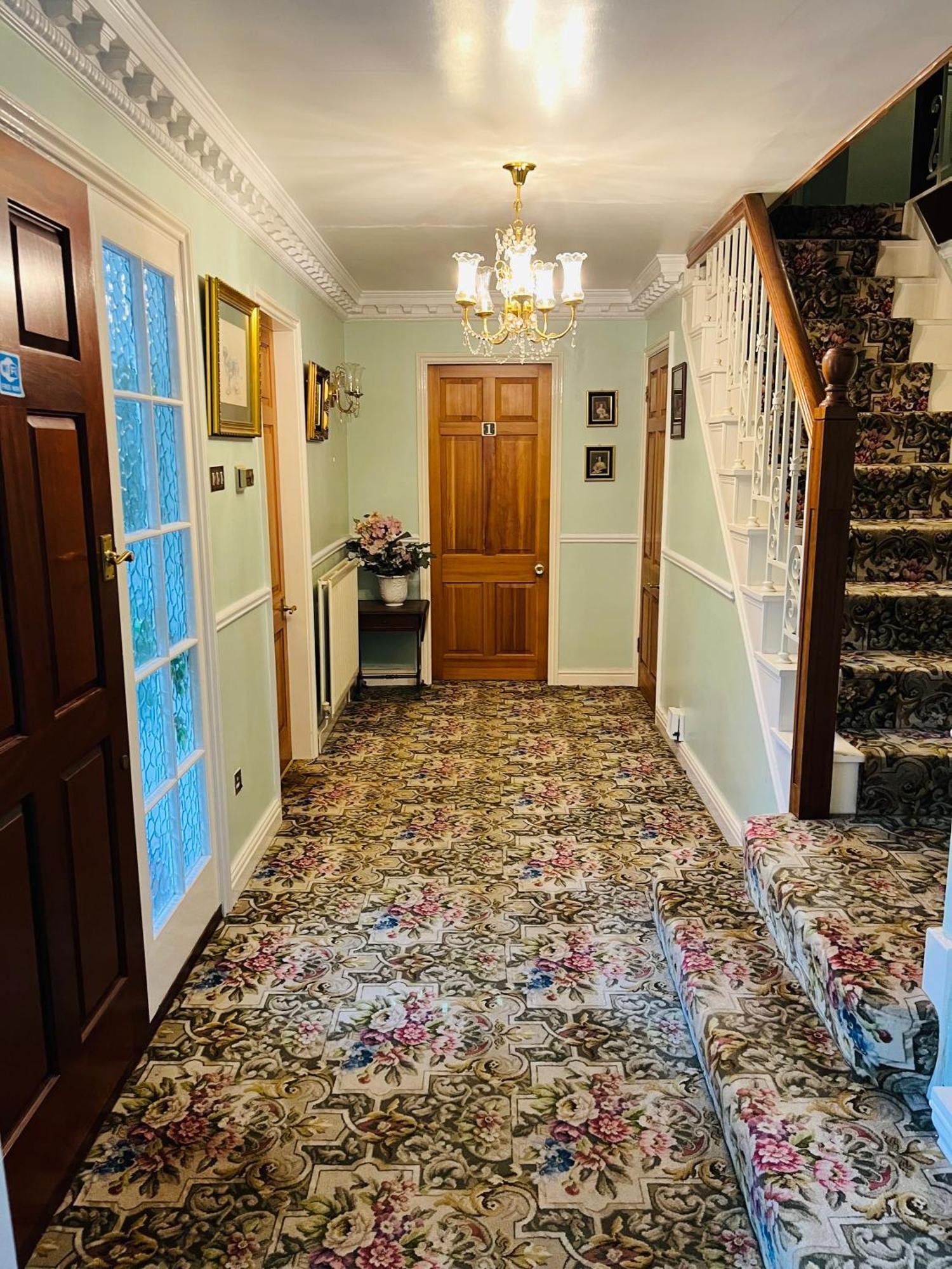 Unwind In Comfort At Cosy Caradus Your 4 Bedroom Home Sweet Home! Birmingham Exterior photo