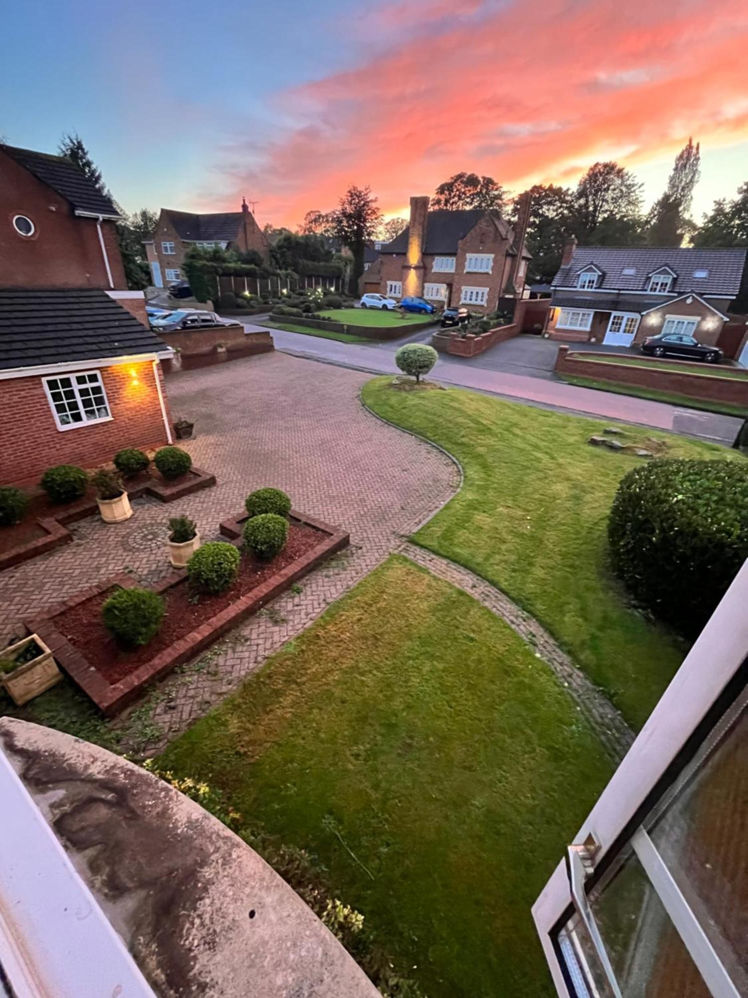 Unwind In Comfort At Cosy Caradus Your 4 Bedroom Home Sweet Home! Birmingham Exterior photo