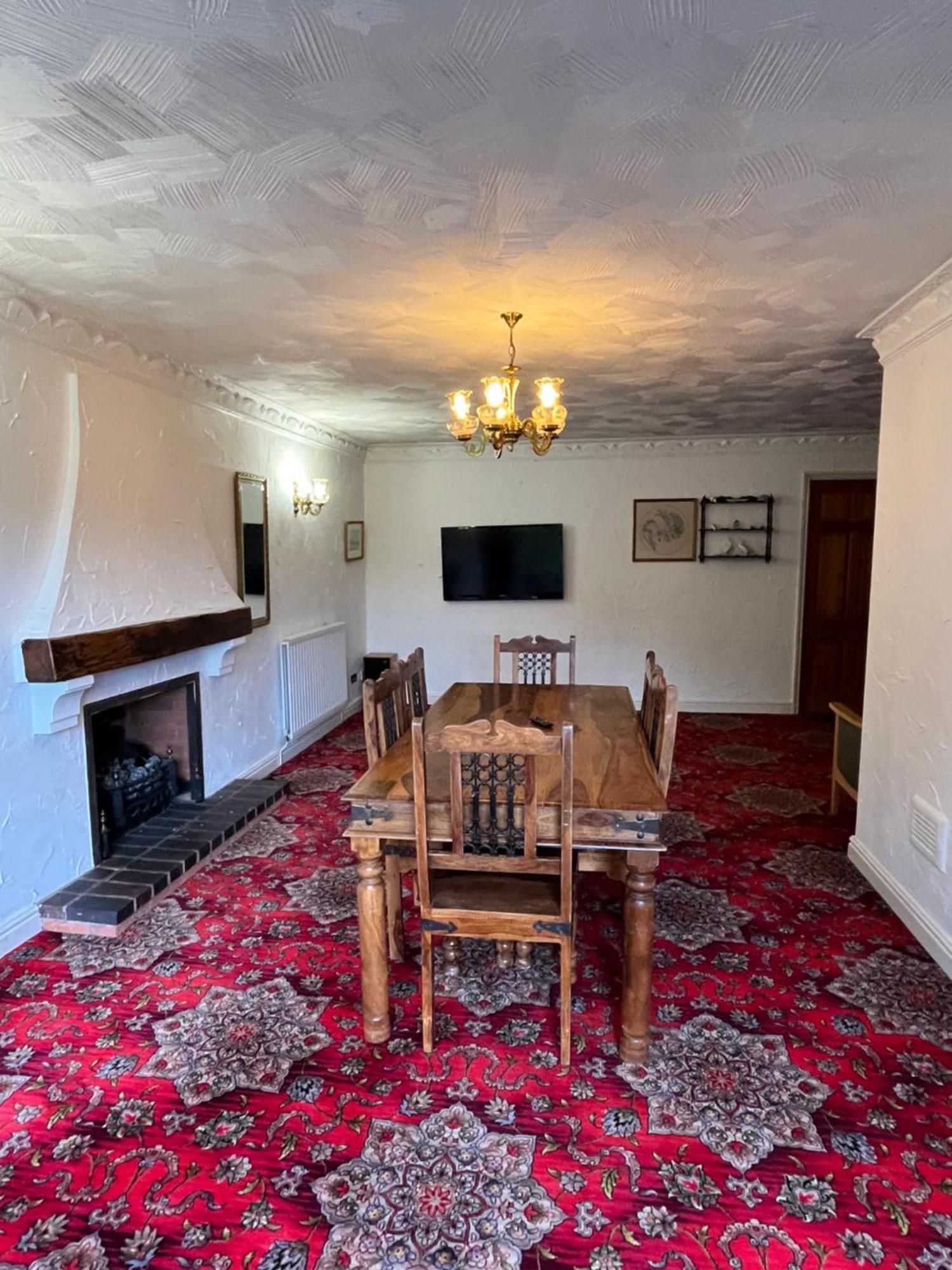 Unwind In Comfort At Cosy Caradus Your 4 Bedroom Home Sweet Home! Birmingham Exterior photo